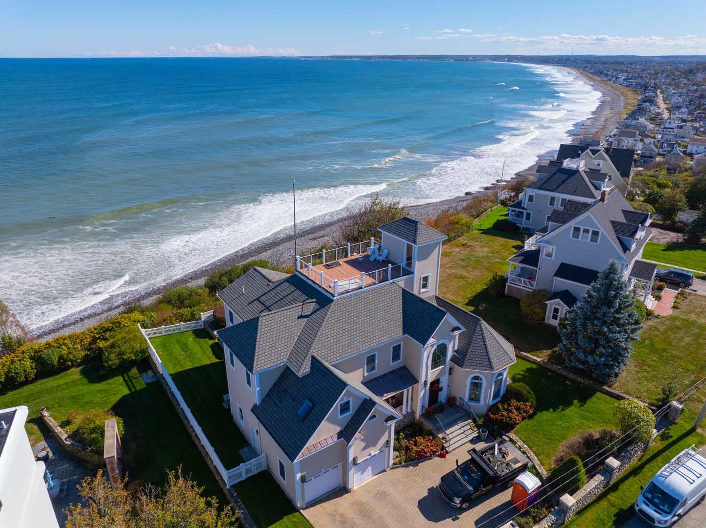 Historic,Waterfront,House,Aerial,View,At,Village,Of,Allerton,In